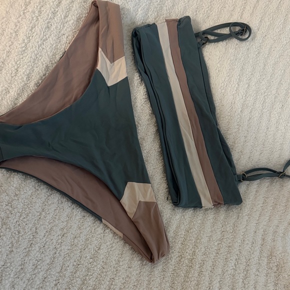 L*space Bikini - Picture 1 of 2